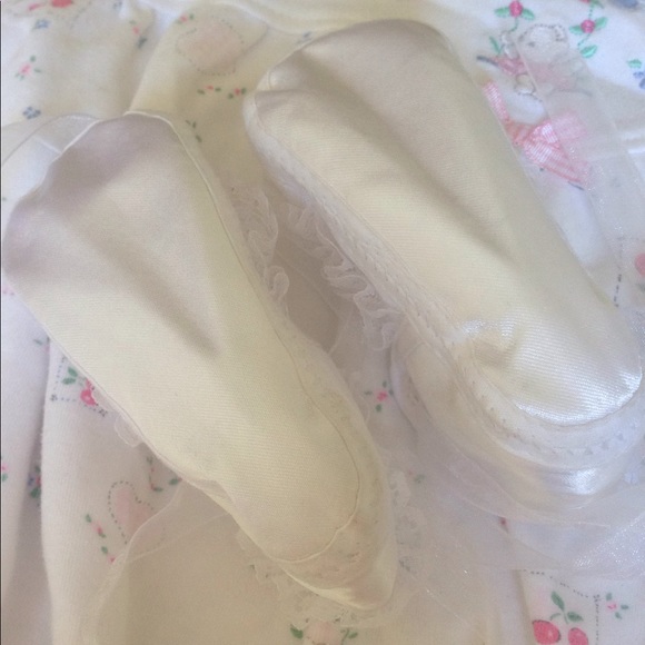 Tiny Silky Lace Baby Shoes - Picture 5 of 7